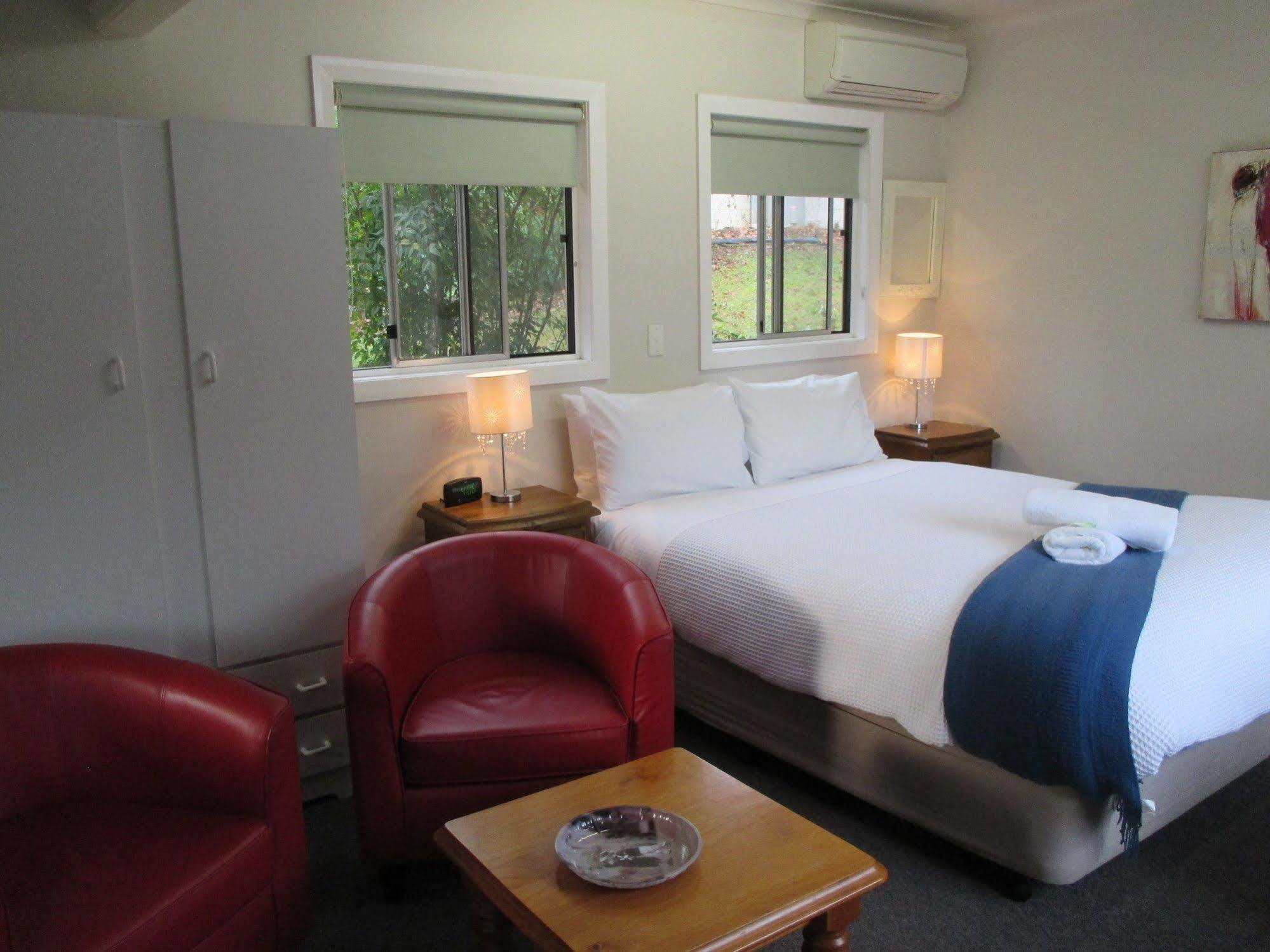 Alpine Riverside Cottages Porepunkah Exteriör bild